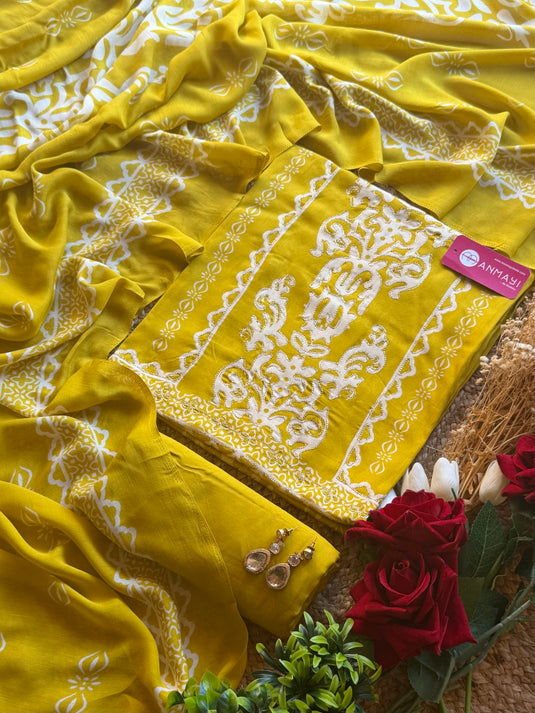 Panel Zari highlights cotton suit with muslin dupatta