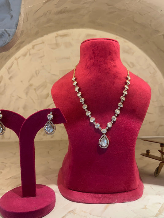 Queen crown kundan set with droplets