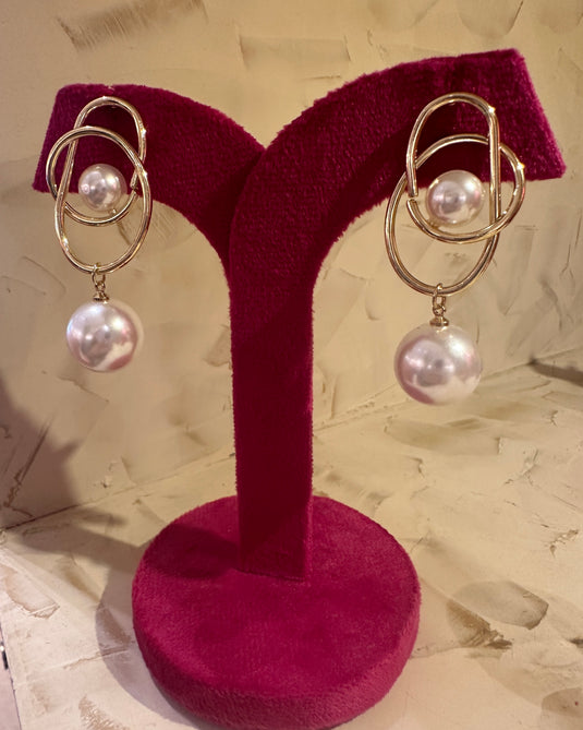Hanging abstract pearls