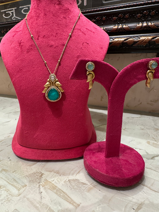 Birdy coloured stone set