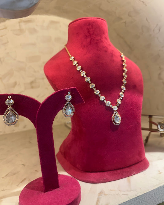 Queen crown kundan set with droplets