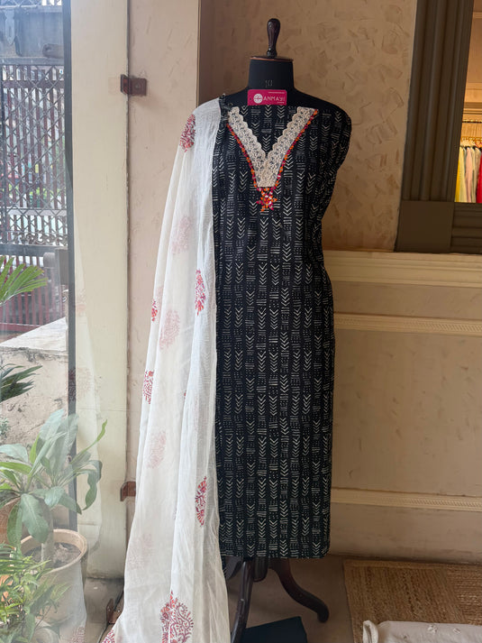 Abstract black and white cotton suit set with mirror lace V neck