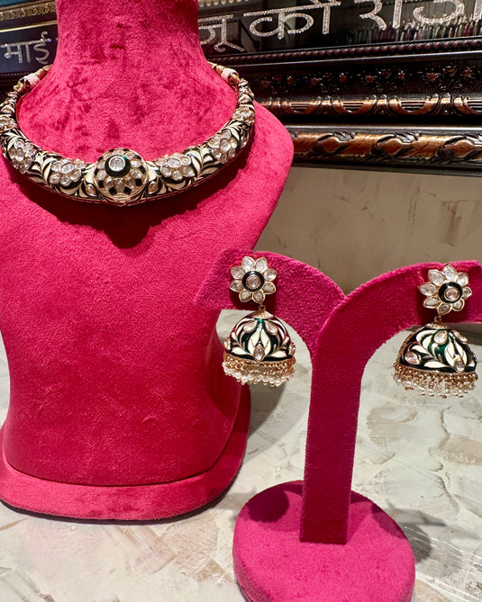 Kundan emerald hasli set