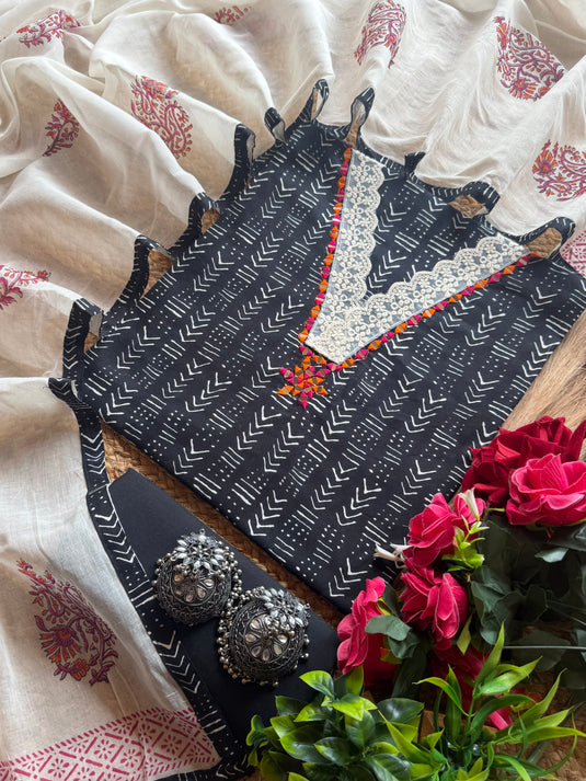 Abstract black and white cotton suit set with mirror lace V neck