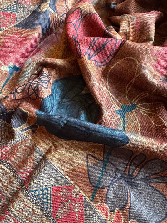 Coloured machine work soft spun suit set