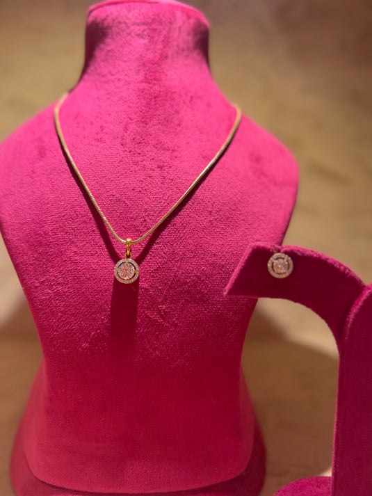 Scarlet Solitaire pendant set