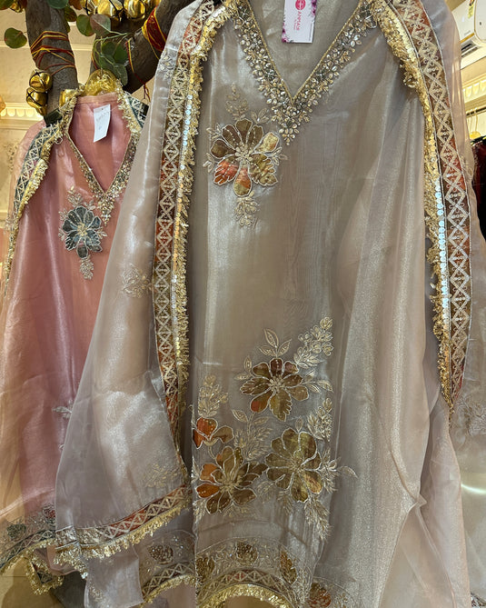 Article 23 pure tissue appliqué suits