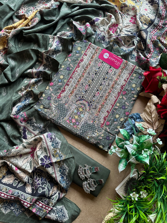 Semi crepe Pakistani thread work suit set