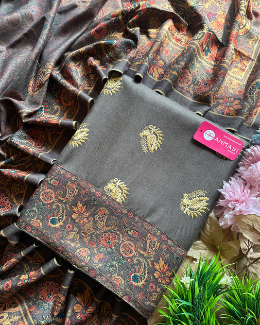 Embroidered booty spun suit set