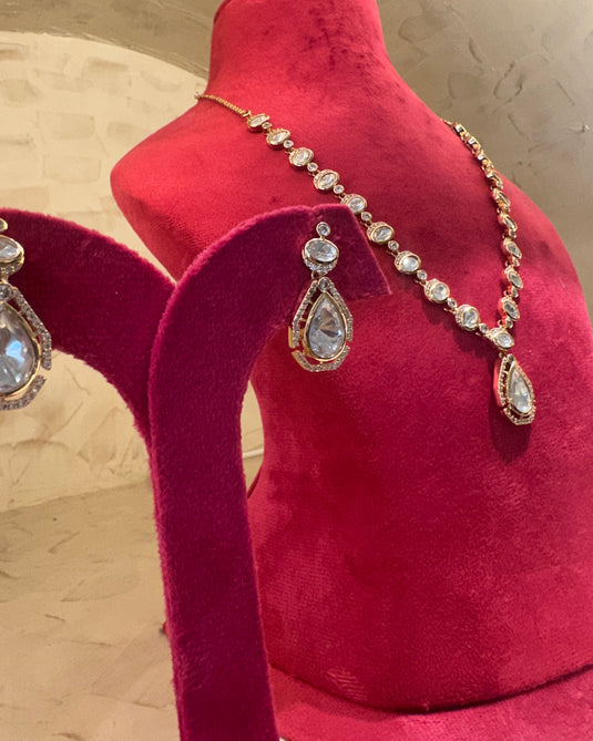 Queen crown kundan set with droplets