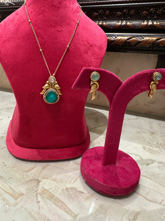 Birdy coloured stone set