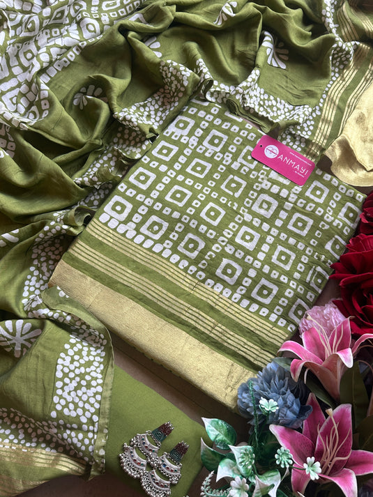 Ghadchola look muslin suit set with banarasi border
