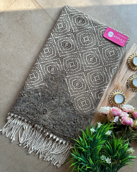 Abstract soft patched border woollen stole